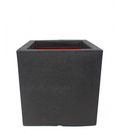 Bac noir en plastique