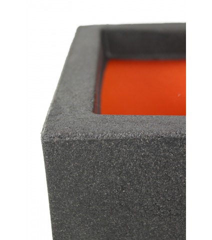 Bac noir en plastique