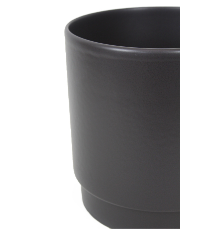 Pot rond noir en céramique