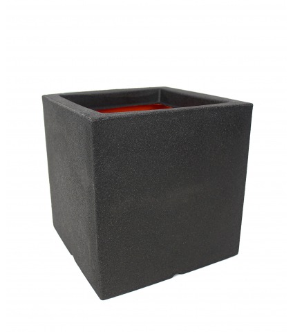 Bac noir en plastique