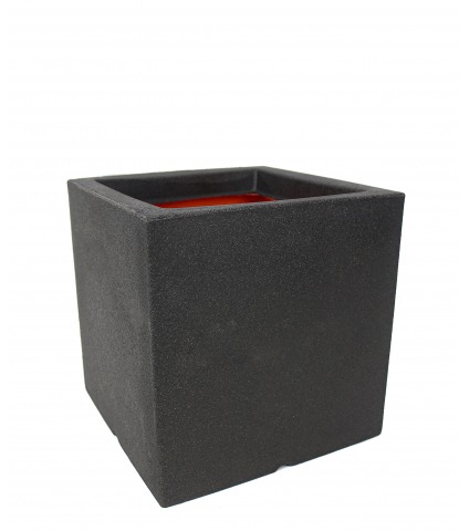 Bac noir en plastique