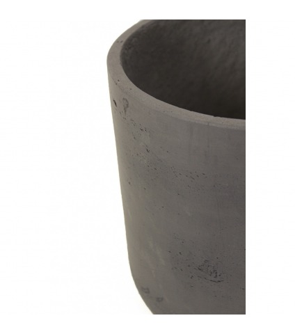 Pot rond gris en béton