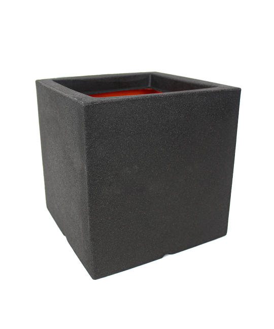 Bac noir en plastique