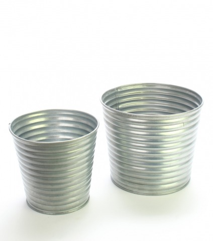 Cache-pot strié en zinc